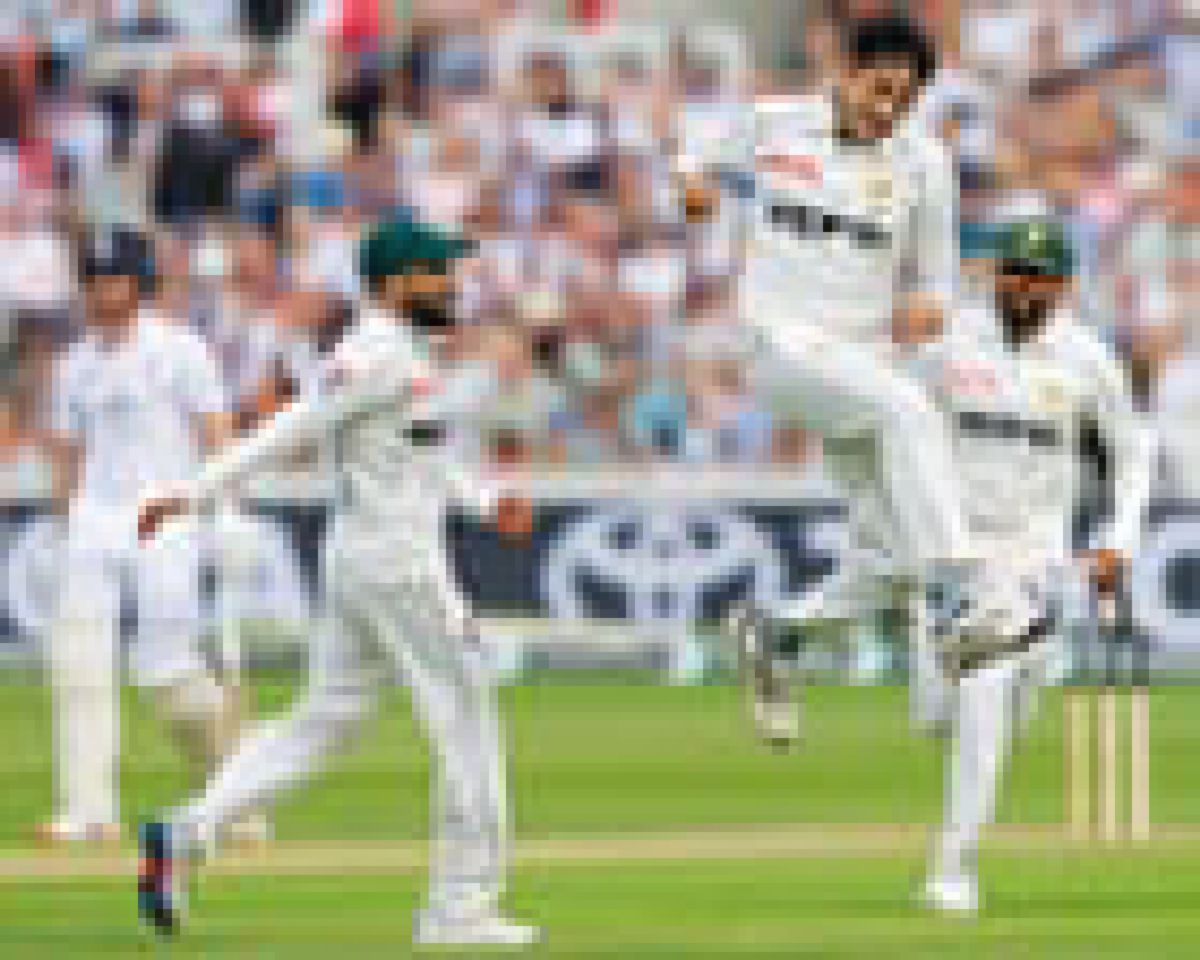 Mohammad Abbas Dominasi Inggris, Satu Wicket Menuju Papan Kehormatan