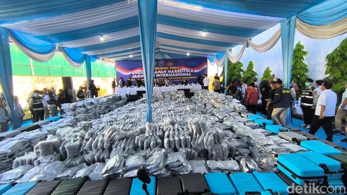 BNN Bongkar Gudang 3,37 Ton Kuncup Ganja di Gresik, Diduga untuk Isi Ulang Vape Narkoba
