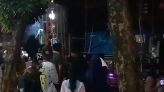 Speaker Sound Horeg Jatuh dari Atas Truk Timpa Ibu dan Balita di Mojokerto