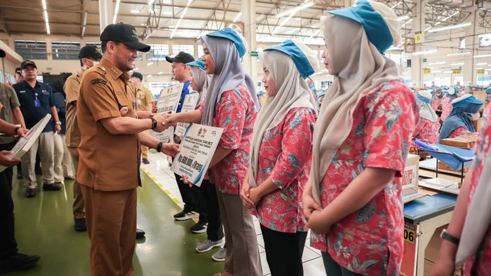 Ahmad Luthfi Salurkan BLT Cukai Tembakau Rp51 Miliar, Sasar 85.000 Pekerja di Jateng