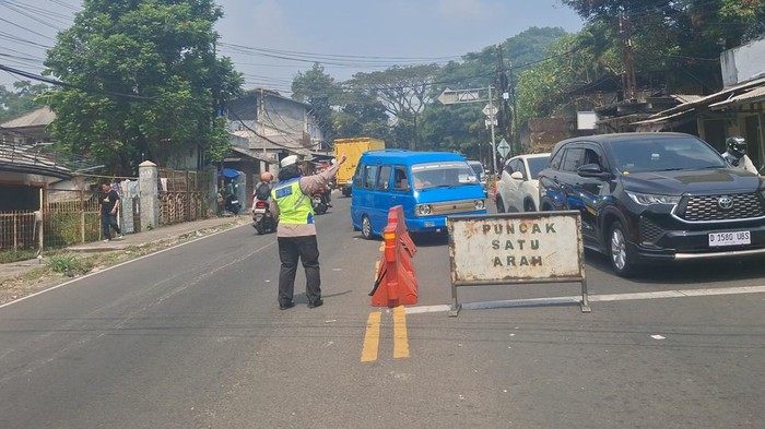 Polisi Terapkan One Way Arah Jakarta Siang Ini, Mobil Menuju Puncak Disetop Sementara