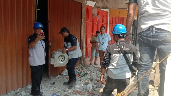 Viral Ruko 'Tambang Bitcoin' di Bekasi Dibongkar, Diduga Curi Listrik 33 Ribu VA