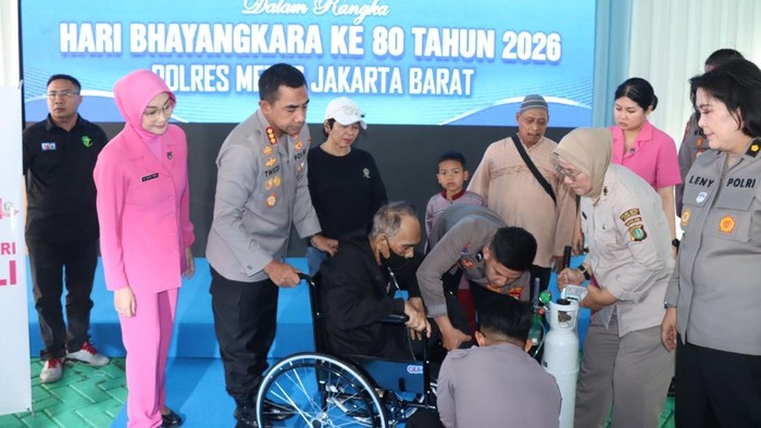 504 Warga Antusias Ikuti Bakti Kesehatan Polres Jakbar di Hari Bhayangkara Ke-80
