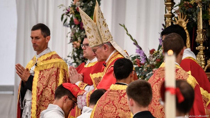 Vatikan Jatuhkan Sanksi Terberat terhadap Para Uskup Pembangkang SSPX