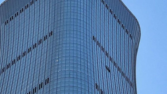 Pesawat Tabrak Gedung Pencakar Langit, China: Pilot Punya Alasan Pribadi