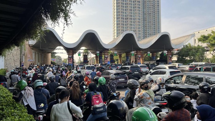 Tiket Gratis HUT DKI Bikin Antrean Kendaraan di Ancol Mengular Panjang