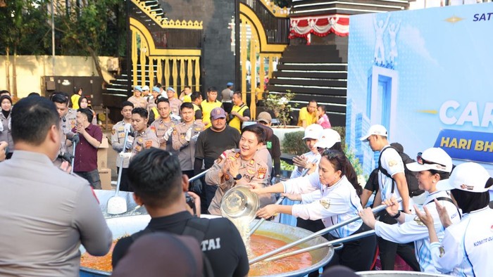 Menyambut Hari Bhayangkara ke-80, Polda Metro Jaya dan Bobon Santoso Gelar Masak Besar 3.000 Porsi di CFD