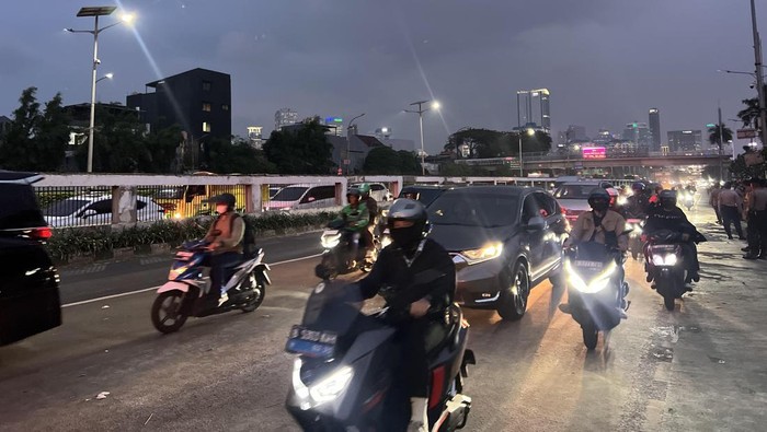 Demo Mahasiswa di Depan DPR Bubar, Lalu Lintas Kembali Normal