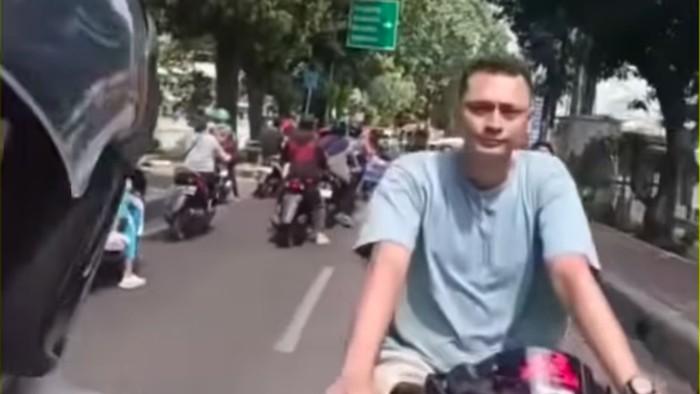 Tak Pakai Helm, Bang Jago Pemukul Pemotor di Jaksel Kena Tilang