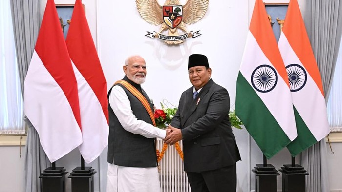 Prabowo Beri Tanda Kehormatan Bintang Adipurna ke PM India Narendra Modi