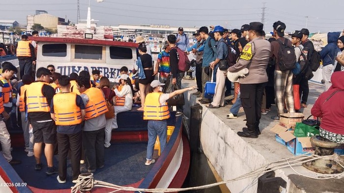 Polisi Perkuat Pengamanan Wisatawan di Kali Adem Menuju Kepulauan Seribu