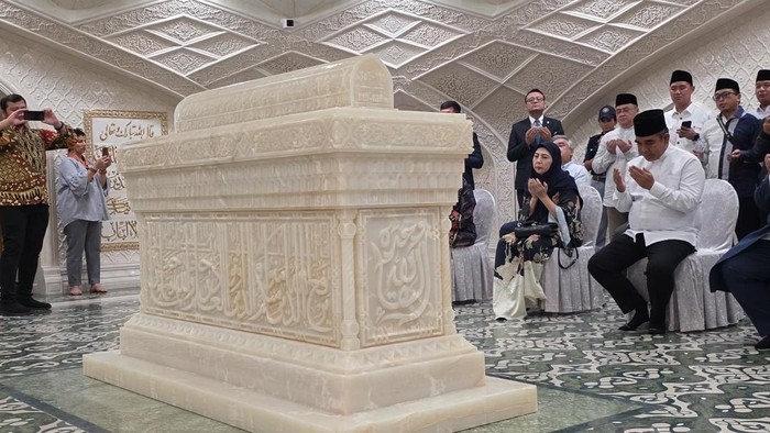 Ketua MPR Ziarah ke Makam Imam Bukhari di Uzbekistan, Bicara Peran Bung Karno
