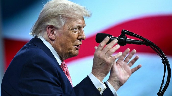 Trump dan Senator Cassidy Saling Teriak dalam Pertemuan Tertutup