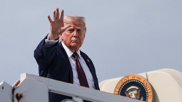 Trump Jamin Iran Tak Pungut Biaya Kapal Lintasi Selat Hormuz