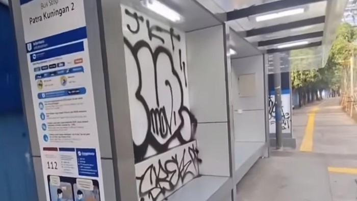 Baru Direvitalisasi, Halte Patra Kuningan 2 Jadi Sasaran Vandalisme