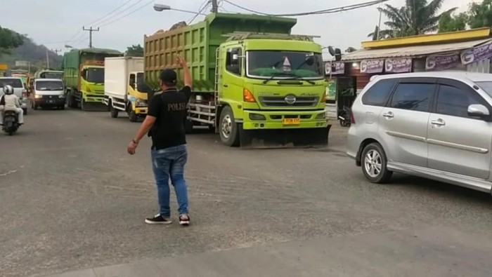 Atasi Macet gegara Truk, Jalan Bojonegara Cilegon Bakal Dilebarkan