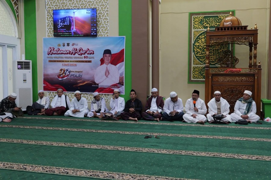Palembang — Kepolisian Daerah Sumatera Selatan (Polda Sumsel) menggelar khataman Al-Qur’an bersama 80 hafiz sebagai 