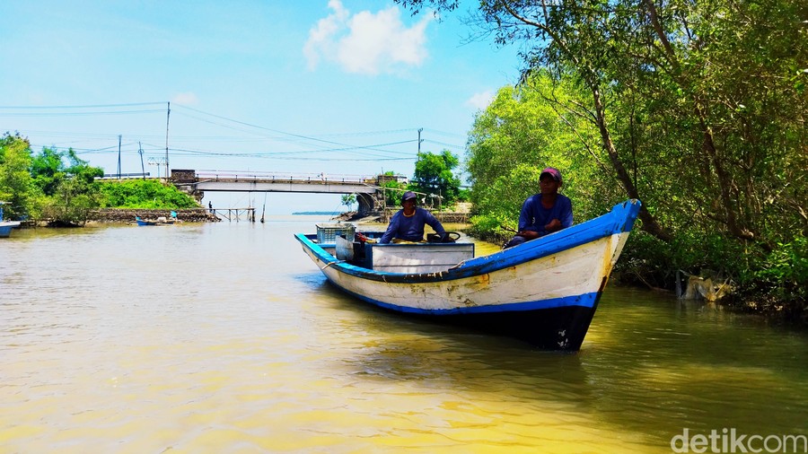 Nelayan di Pandeglang Tetap Melaut Meski Gunung Anak Krakatau Siaga 3