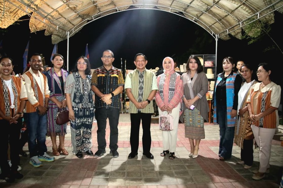 Mendagri Sebut Parade Tenun Belu Jaga Warisan Budaya-Gerakkan Ekonomi