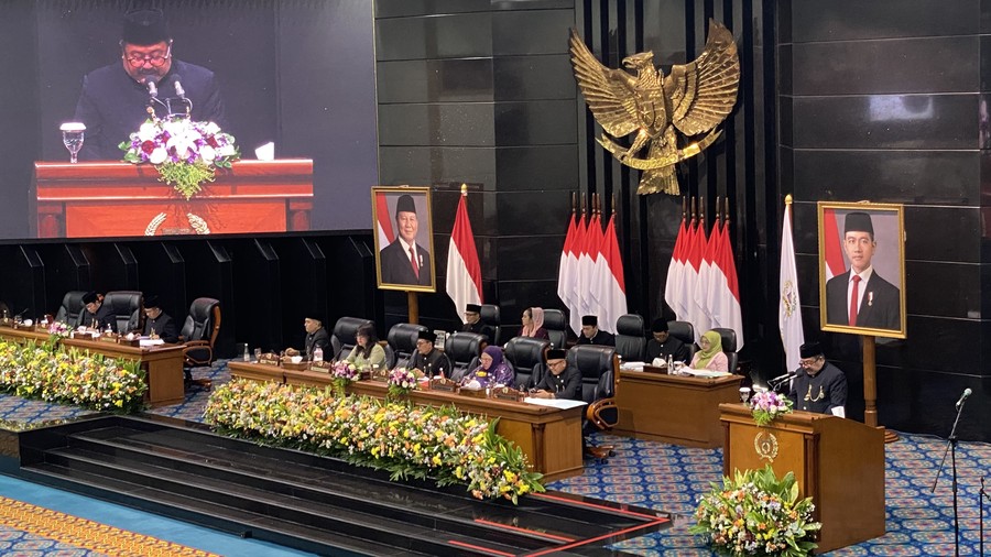 Rano Karno Nangis Cerita Doa Warga untuk Jakarta di Peringatan HUT Ke-499 DKI   Jakarta  - Suasana haru menyelimuti rapa