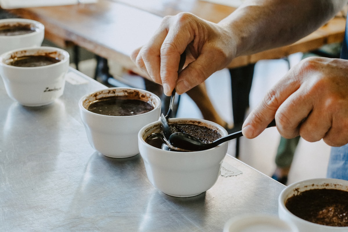 Di balik setiap cangkir kopi yang kita nikmati, ada proses panjang yang melibatkan tidak hanya petan