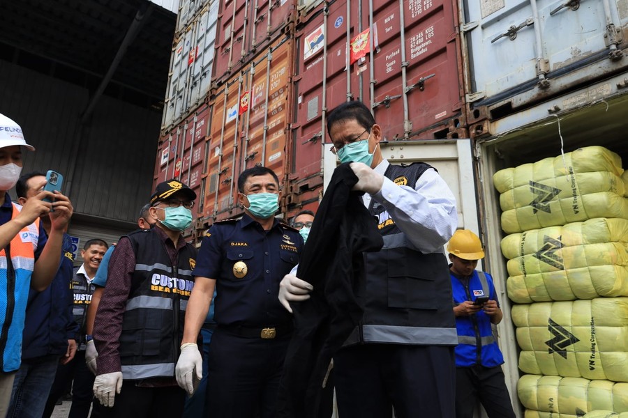Bea Cukai Amankan 43 Kontainer Balpres Rp 37,5 M di Tanjung Priok