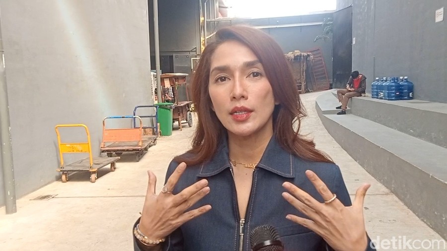Ussy Sulistiawaty Akhirnya Tutup Usaha Nasi Bejek, Ini Alasannya
