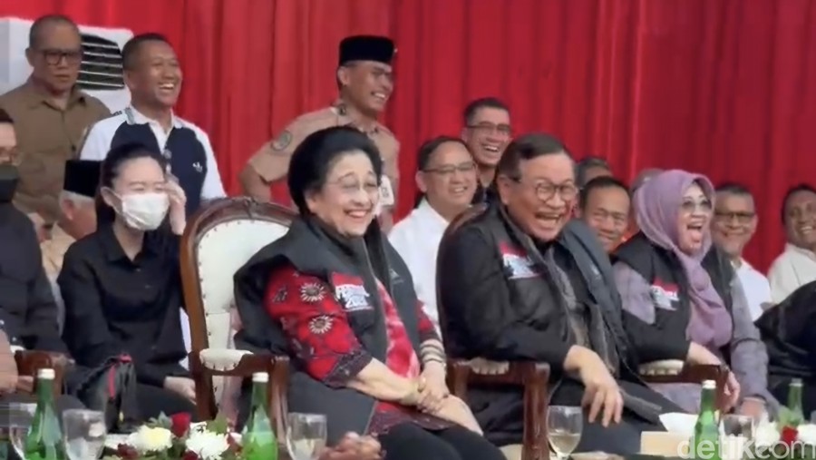Megawati Tertawa Lepas Saksikan Peserta Lomba Tiru Gaya Bicaranya di Festival Bung Karno