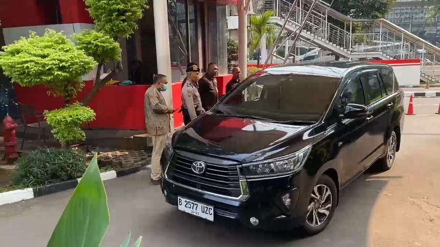 Bupati Langkat Tiba di KPK Usai Terjaring OTT Suap Proyek