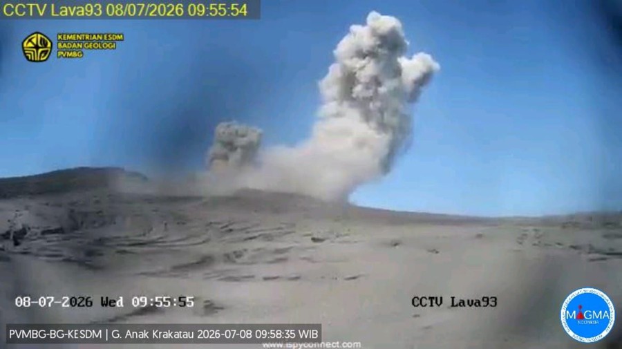 Imbauan Tegas Bupati Lampung Selatan: Warga Diminta Jauhi Gunung Anak Krakatau Pasca Peningkatan Status Siaga