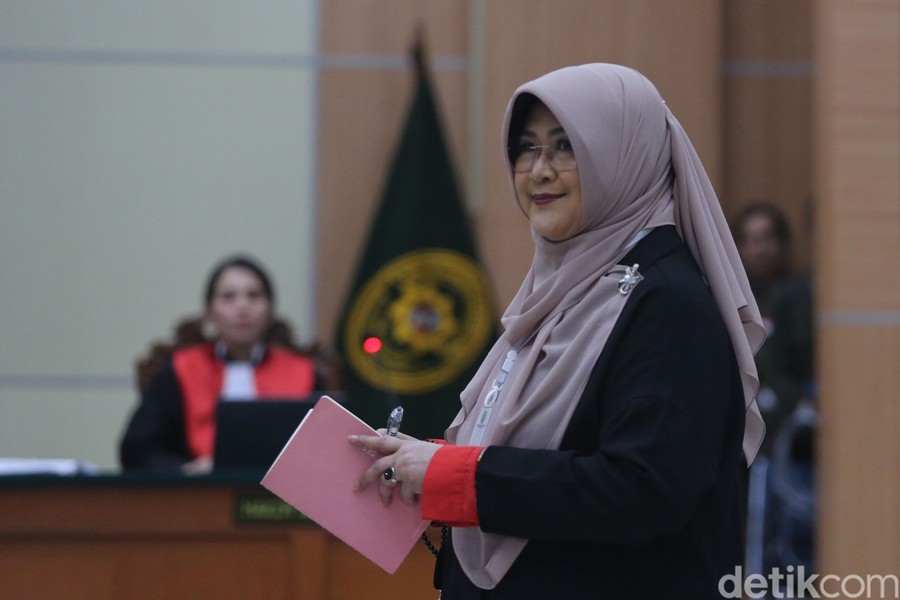 Sidang Perdana Dokter Tifa, Ruang PN Jaktim Dipadati Pendukung