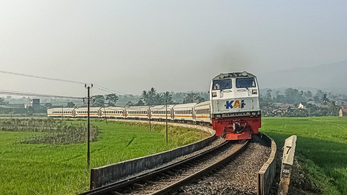 KA Pandalungan 2 Rute Gambir-Jember Operasi Mulai 18 Juni, Tiket Diskon 30%