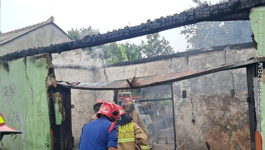 Kelalaian Memasak Air Berujung Petaka, Ruko di Klapanunggal Ludes Terbakar