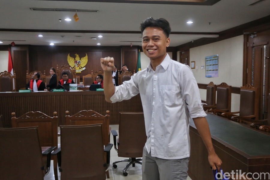 Ferry Irwandi Urung Beri Kesaksian, Sidang Khariq Anhar Ditunda Sepekan