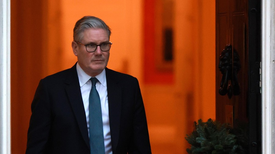 Kejatuhan Keir Starmer: Dari Kemenangan Bersejarah ke Pengunduran Diri yang Dipaksakan