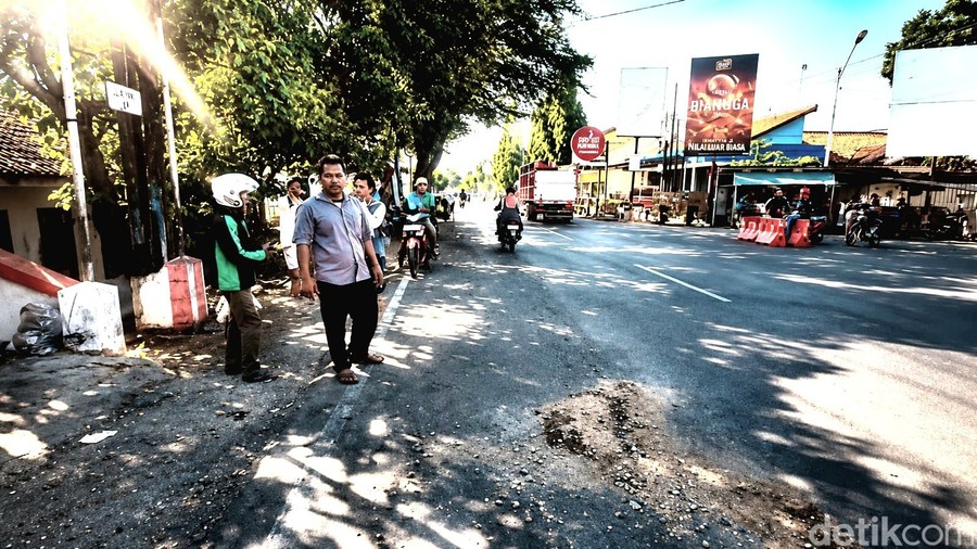Kaki Lansia Putus dan Tersangkut di Pohon Usai Ditabrak Pemotor di Brebes