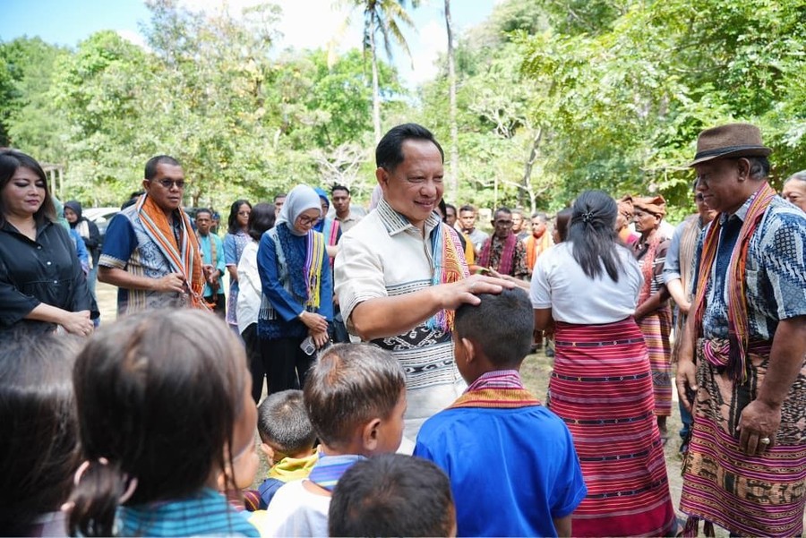 Mendagri Tito Puji Upaya Pelestarian Desa Adat Matabesi di Belu NTT