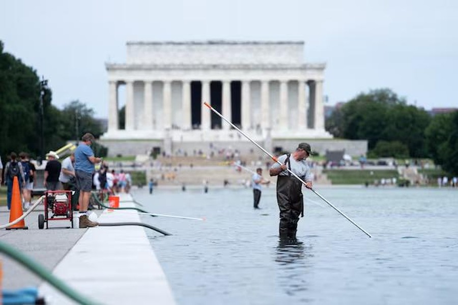 Trump Berang Kolam Refleksi Monumen Lincoln Jadi Objek 'Vandalisme'