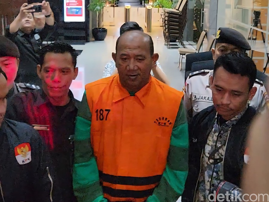 Jakarta – Komisi Pemberantasan Korupsi (KPK) resmi menahan Bupati Langkat Syah Afandin (SAF) pada Sabtu dini hari (4/7
