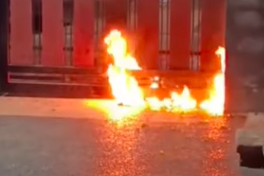 Rumah Pengacara di Ciracas Dilempar Bom Molotov, Warga Sempat Curigai Orang Asing Mondar-Mandir