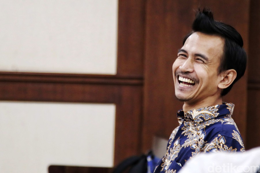 Dalih Tersinggung Ucapan ke Teman Wanita Bikin Adam Deni Pamer Airsoft Gun