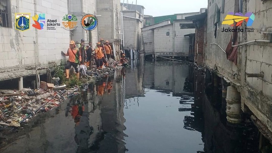 DLH DKI Rampungkan Pembersihan Kali Gendong dalam Lima Hari