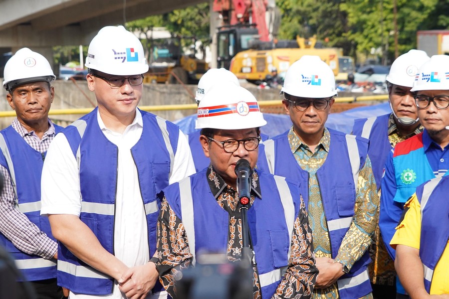 Kenneth DPRD DKI Dampingi Gubernur Pramono Sidak Flyover Latumenten, Progres Capai 55%