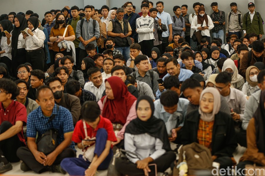 Ribuan Pencari Kerja Padati Job Fair Bekasi, 5.000 Lowongan Jadi Rebutan