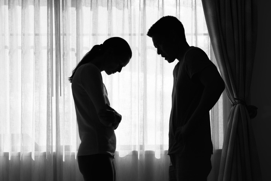 Kenapa Sulit Keluar dari Hubungan Toksik? Dokter Ungkap Fakta Trauma Bonding