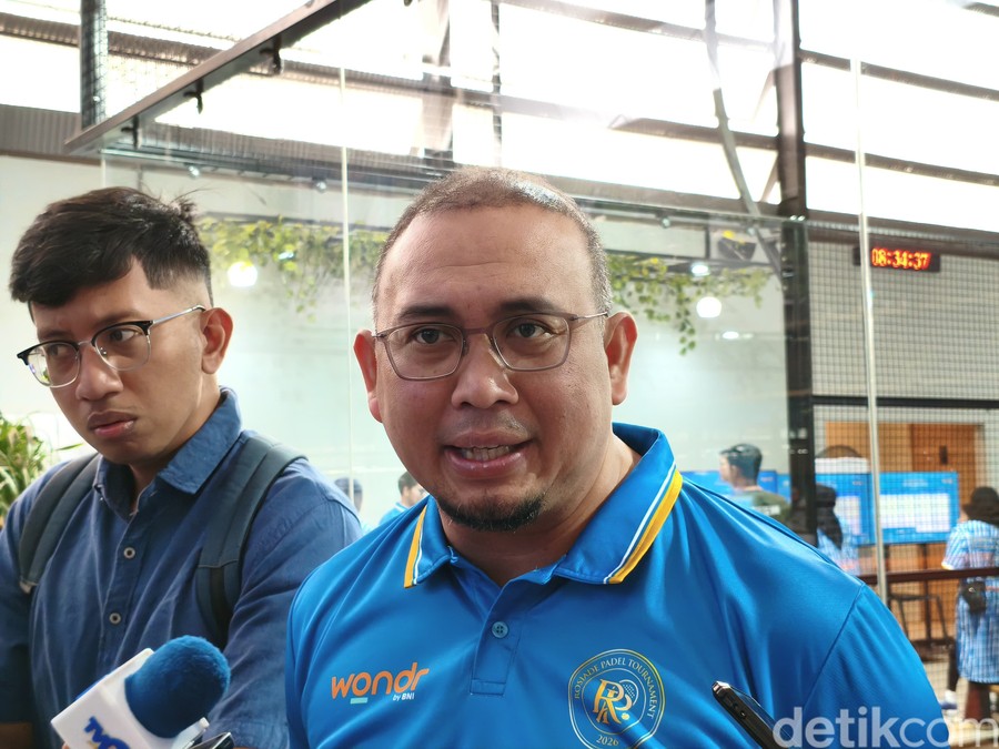 Apaberita.com, Tangerang Selatan  — Momen saling hormat antara Presiden Prabowo Subianto dan Presiden ke-7 RI Joko Wid