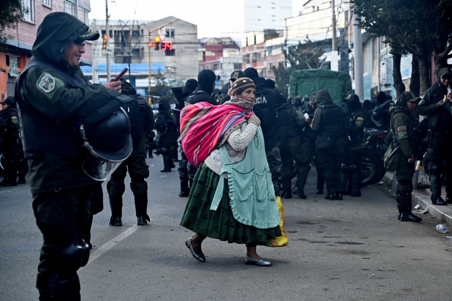 Presiden Bolivia Serahkan Wewenang ke Militer untuk Bongkar Blokade Demonstran