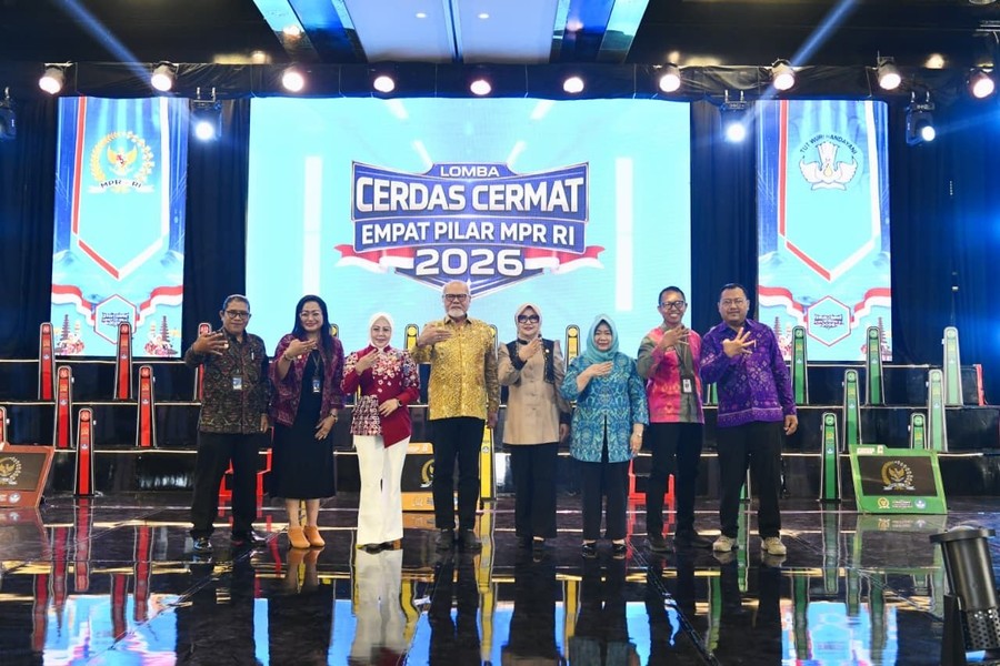 Denpasar, Apaberita.com  – Ketua Badan Sosialisasi MPR RI, Abraham Liyanto, secara resmi membuka Lomba Cerdas Cermat (LCC) Empat Pilar MPR RI Tingkat Provinsi Bali yang digelar di Bali Sunset Road Convention Center (BSCC), Denpasar, Sabtu (4/7). Sebanyak sembilan sekolah menengah atas dari berbagai kabupaten dan kota di Bali ambil bagian dalam kompetisi tahun ini, yang menjadi ajang pembuktian pemahaman pelajar terhadap nilai-nilai fundamental bangsa.