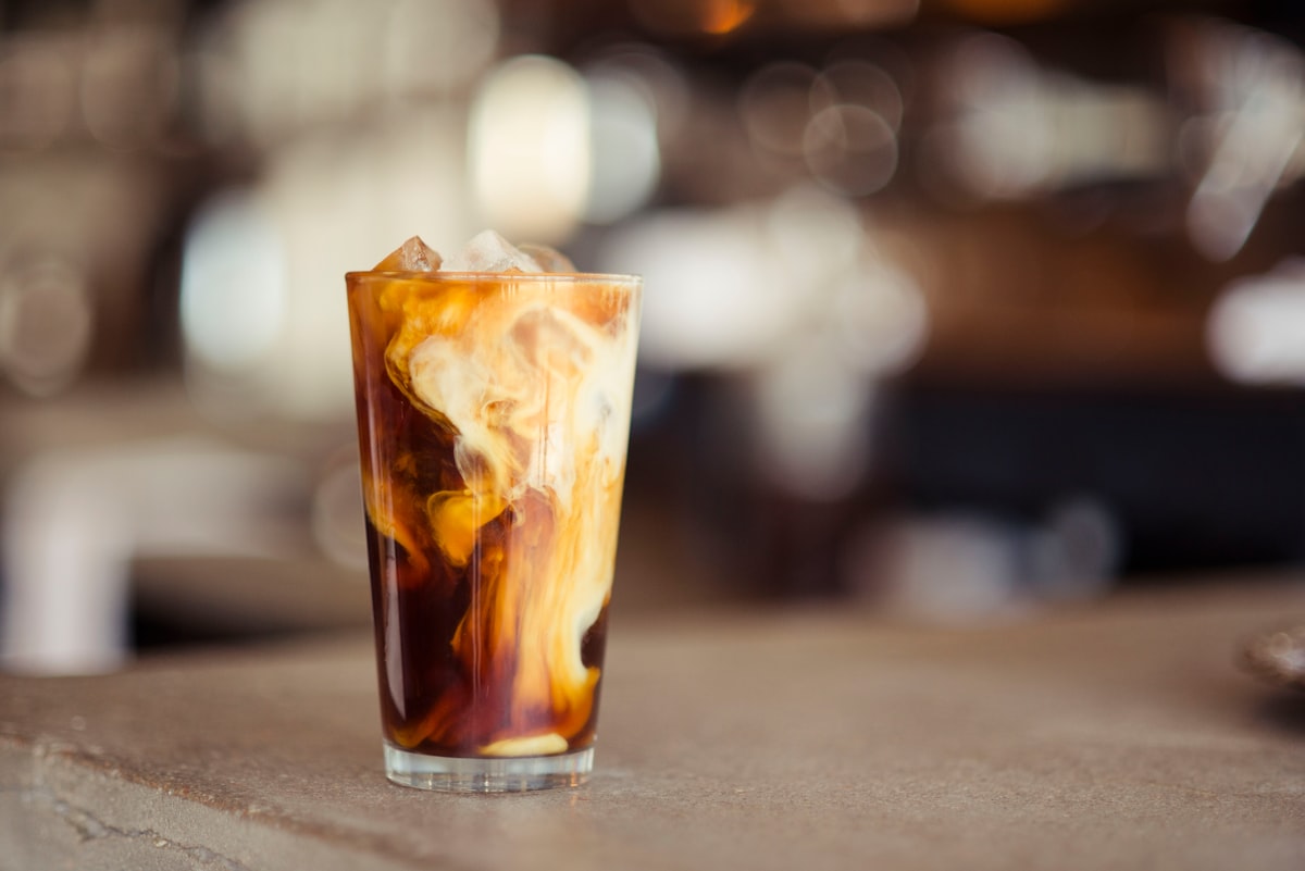 Cold Brew vs Iced Coffee: Bukan Sekadar Kopi Dingin, Ini Perbedaan Mendasar dan Panduan Membuatnya
