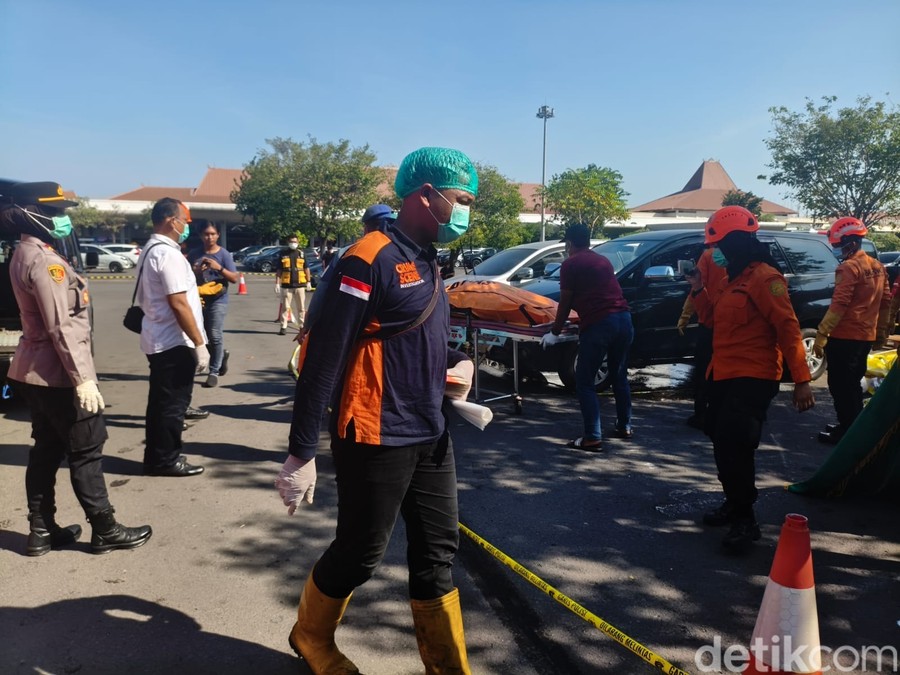 Sidoarjo, Apaberita.com – Penemuan mengejutkan terjadi di area parkir Terminal 1 Bandara Internasional Juanda, Sidoarj